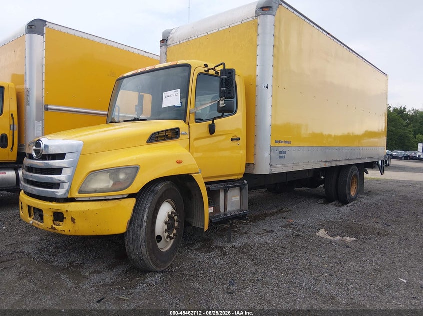 2015 Hino 258/268 VIN 5PVNE8JT3F4S56326 IAAI salvage auction — SIDE, Salvage (Texas), sold $3,250 on 2026-07-22 (photo 2)