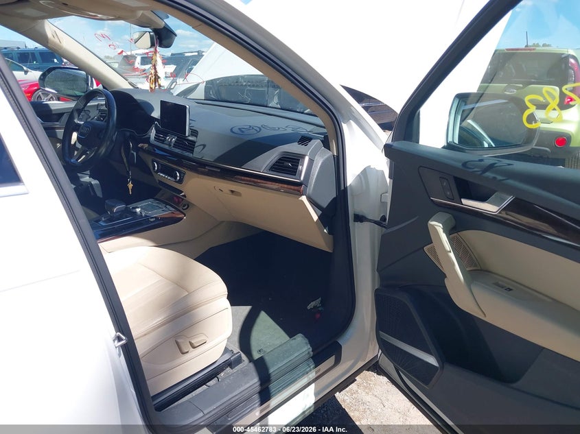 2018 Audi Q5 VIN WA1BNAFY8J2234366 IAAI salvage auction — NORMAL WEAR, Clear (Indiana), sold $4,300 on 2026-07-29 (photo 5)