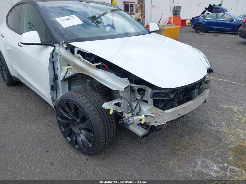 2021 Tesla Model y VIN 5YJYGDEF5MF146713 IAAI salvage auction — FRONT END, Wait Title, sold $8,200 on 2026-10-04 (photo 6)