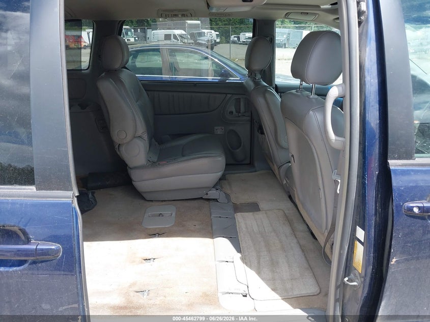 2007 Toyota Sienna VIN 5TDZK22C27S062284 IAAI salvage auction — NORMAL WEAR, Clear (Washington), sold $450 on 2026-07-08 (photo 8)