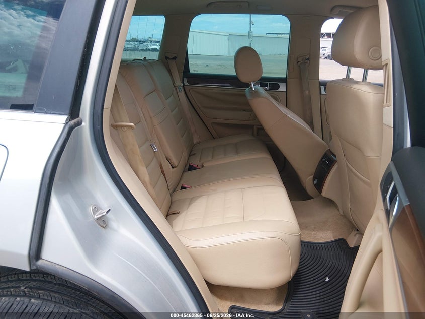 2009 Volkswagen Touareg VIN WVGBE77L69D016899 IAAI salvage auction — NORMAL WEAR, Clear (Texas), sold $500 on 2026-07-07 (photo 8)