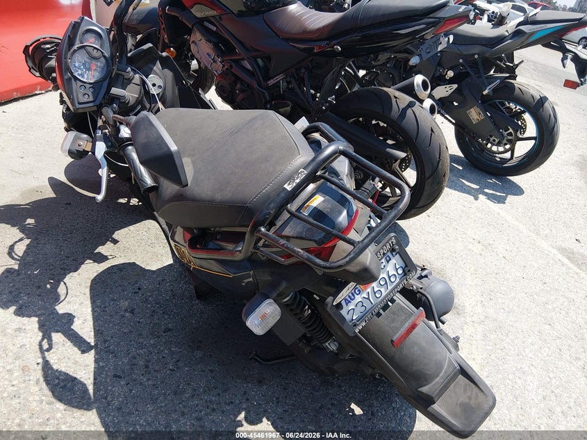 2018 Yamaha VIN RKRSA43A3JA125791 IAAI salvage auction — FRONT & REAR, Salvage (California), sold $100 on 2026-07-22 (photo 3)