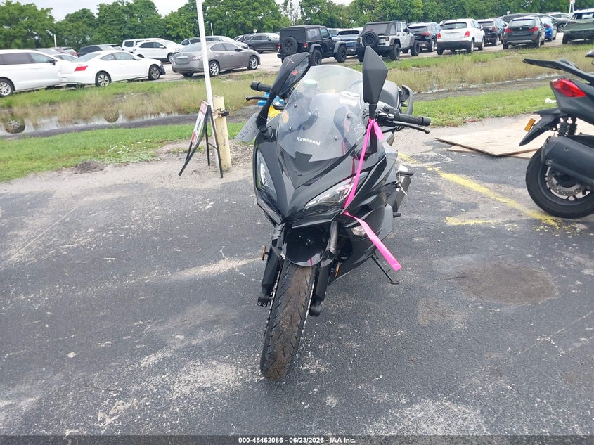 2019 Kawasaki Zx VIN JKAZXCW1XKA021157 IAAI salvage auction — RIGHT SIDE, Rebuildable (Florida), sold $3,700 on 2026-07-08 (photo 5)