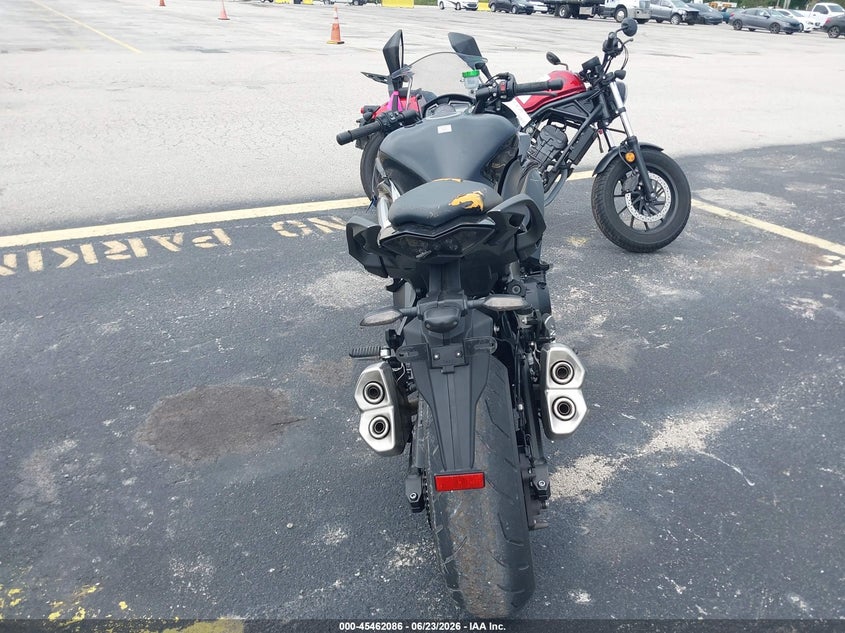 2019 Kawasaki Zx VIN JKAZXCW1XKA021157 IAAI salvage auction — RIGHT SIDE, Rebuildable (Florida), sold $3,700 on 2026-07-08 (photo 6)