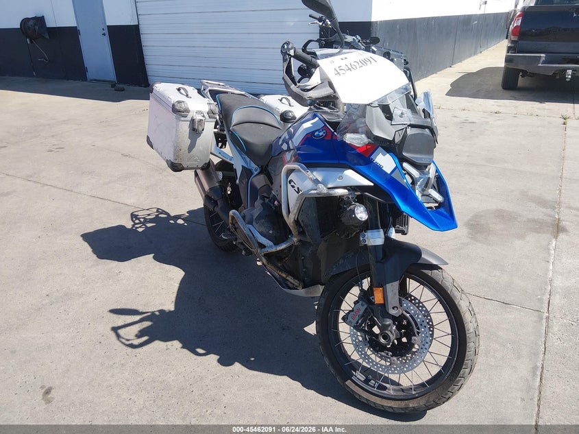 2024 BMW R 1300 VIN WB10M230XR6J07995 — IAAI salvage auction photo