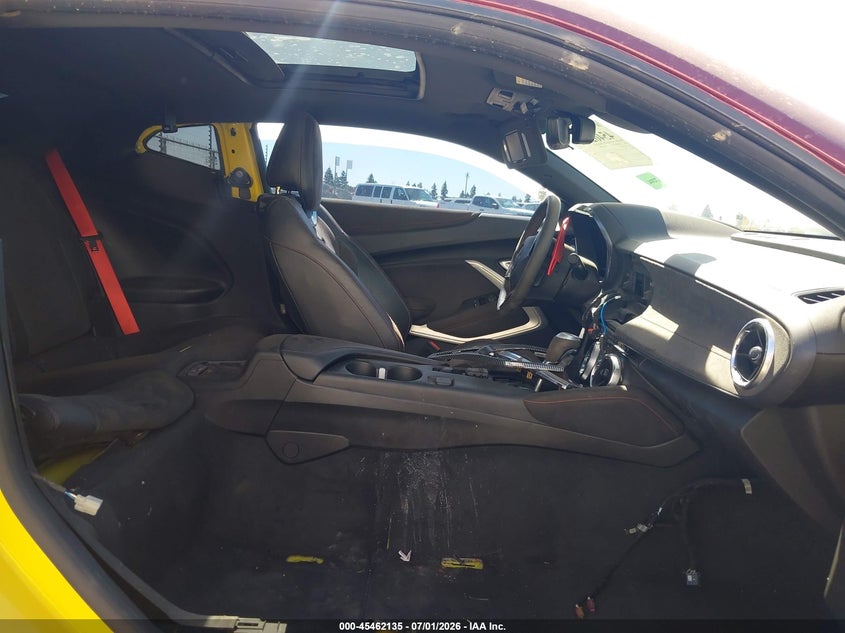 2018 Chevrolet Camaro VIN 1G1FK1R6XJ0139323 IAAI salvage auction — THEFT, Salvage (California), sold $10,000 on 2026-07-28 (photo 5)