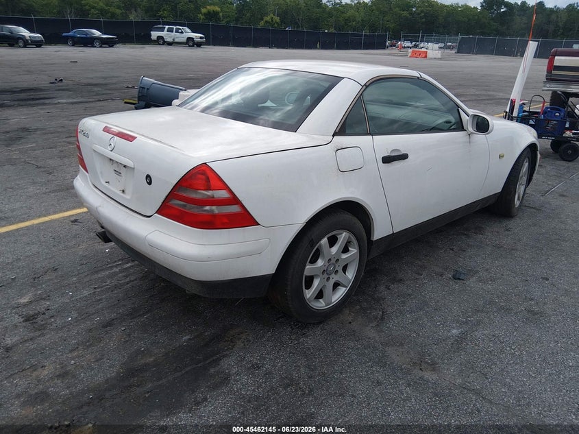1998 Mercedes-benz Slk-klasse VIN WDBKK47F2WF065604 IAAI salvage auction — NORMAL WEAR, Clear (South Carolina), sold $350 on 2026-07-29 (photo 4)