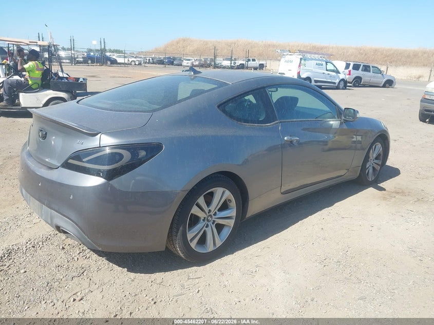 2011 Hyundai Genesis VIN KMHHU6KH2BU046014 IAAI salvage auction — NORMAL WEAR, Salvage Title - Dealer (California), sold $500 on 2026-07-29 (photo 4)