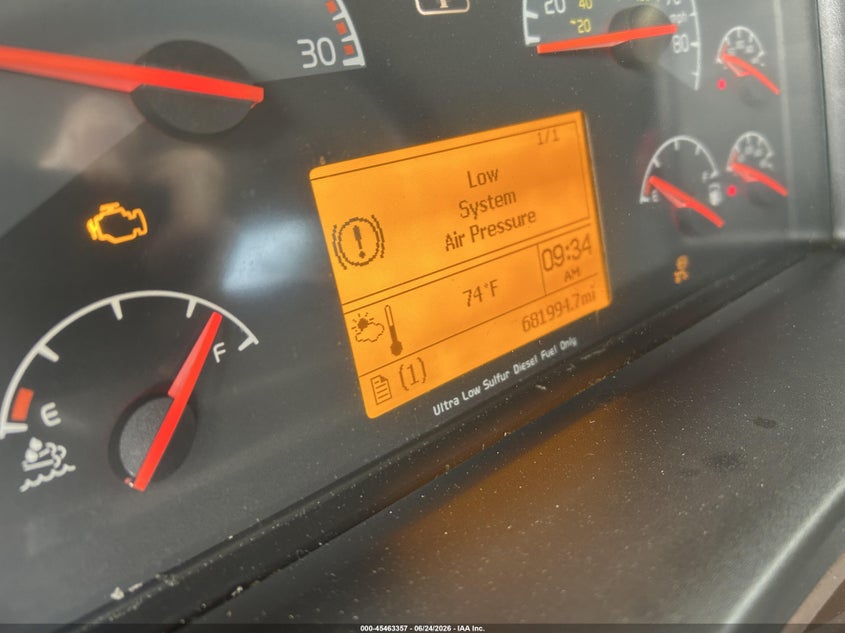 2014 Volvo VIN 4V5R99DG5EN159597 IAAI salvage auction — NORMAL WEAR, Clear (South Carolina), sold $2,650 on 2026-07-17 (photo 7)