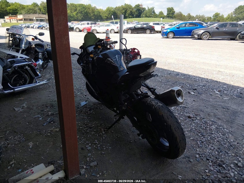 2024 Kawasaki Zx VIN ML5ZXCP12RDA28453 IAAI salvage auction — RIGHT SIDE, Salvage Title, sold $1,050 on 2026-07-21 (photo 3)