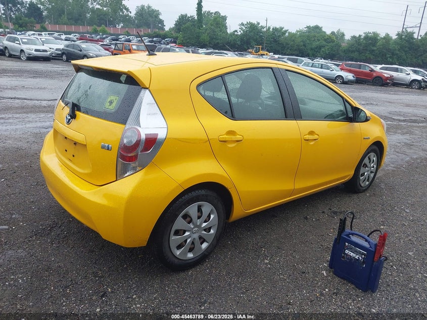 2014 Toyota Prius c VIN JTDKDTB35E1062937 IAAI salvage auction — NORMAL WEAR, Clear (Pennsylvania), sold $2,000 on 2026-07-24 (photo 4)