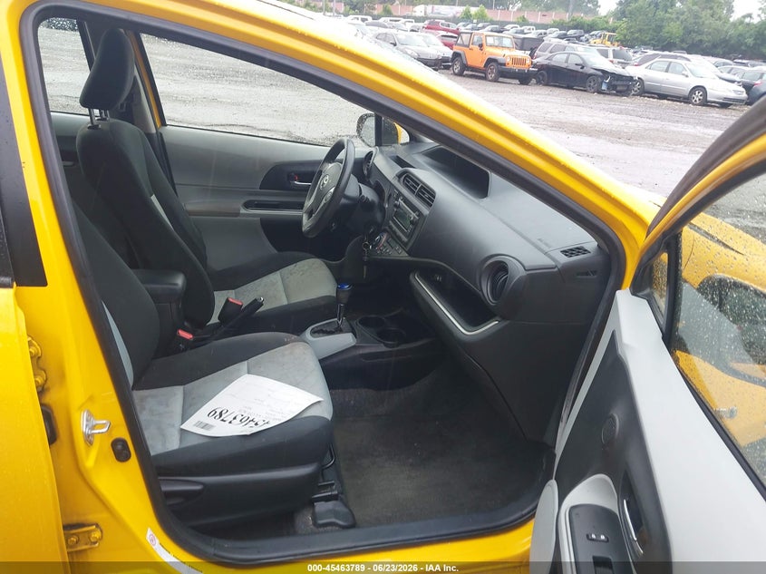 2014 Toyota Prius c VIN JTDKDTB35E1062937 IAAI salvage auction — NORMAL WEAR, Clear (Pennsylvania), sold $2,000 on 2026-07-24 (photo 5)