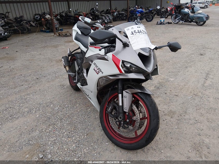 2024 Kawasaki Zx VIN JKBZXJJ15RA008785 IAAI salvage auction — LEFT SIDE, Salvage Title, sold $3,550 on 2026-07-22 (photo 1)