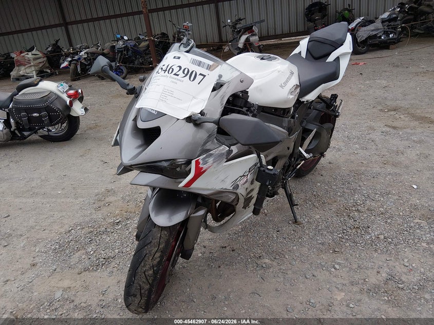2024 Kawasaki Zx VIN JKBZXJJ15RA008785 IAAI salvage auction — LEFT SIDE, Salvage Title, sold $3,550 on 2026-07-22 (photo 2)