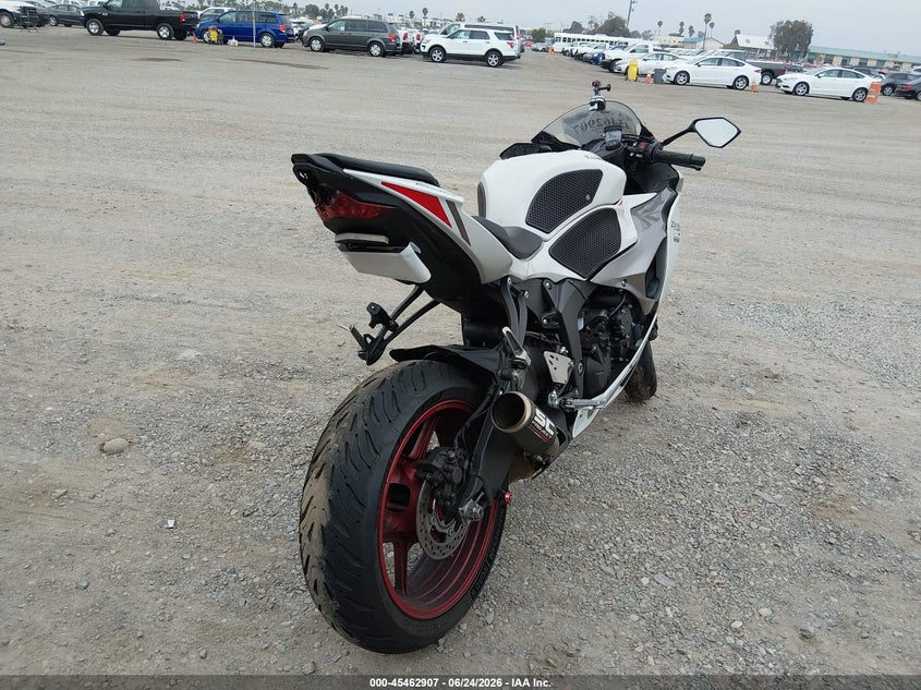 2024 Kawasaki Zx VIN JKBZXJJ15RA008785 IAAI salvage auction — LEFT SIDE, Salvage Title, sold $3,550 on 2026-07-22 (photo 4)