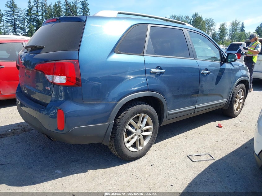 2014 Kia Sorento VIN 5XYKT3A63EG525544 IAAI salvage auction — NORMAL WEAR, Clear (Washington), sold $825 on 2026-07-22 (photo 4)