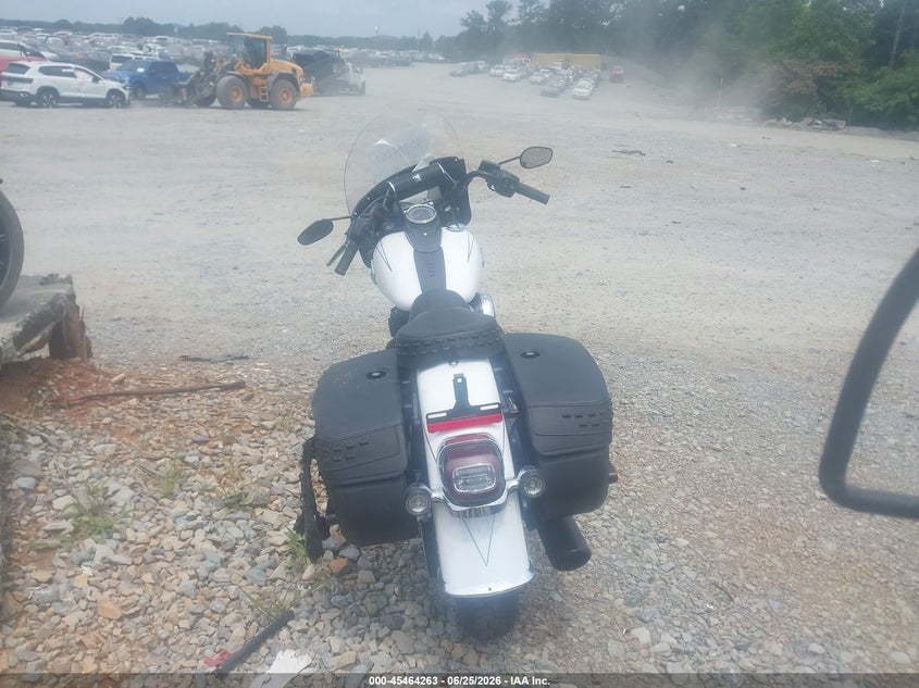2025 Harley-davidson Softail VIN 1HD1YA914SB026041 IAAI salvage auction — SIDE, Salvage Title, sold $6,200 on 2026-09-09 (photo 6)