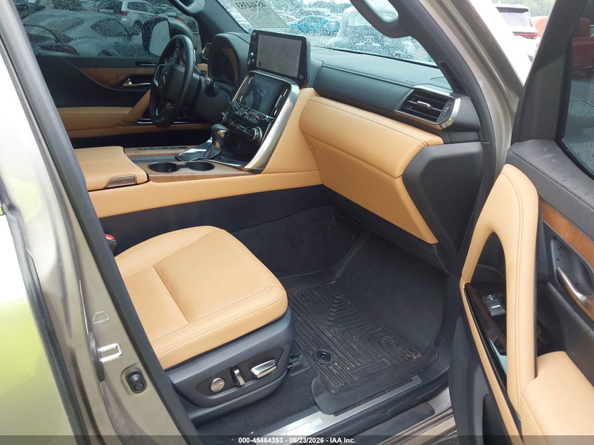 2024 Lexus VIN JTJGB7CX4R4056214 IAAI salvage auction — NORMAL WEAR, Salvage Title, sold $76,500 on 2026-07-15 (photo 5)