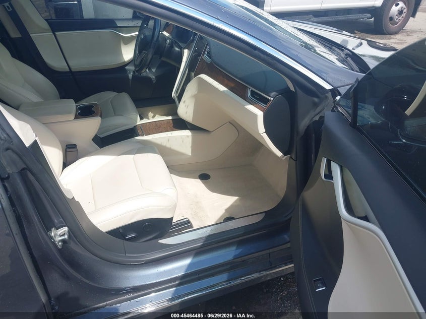 2017 Tesla Model s VIN 5YJSA1E29HF222300 IAAI salvage auction — SIDE, Salvage (Virginia), sold $8,500 on 2026-08-01 (photo 5)