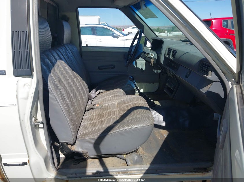 1986 Toyota Pickup VIN JT4RN55R6G0179507 IAAI salvage auction — NORMAL WEAR, Clear (New Mexico), sold $1,700 on 2026-07-06 (photo 5)