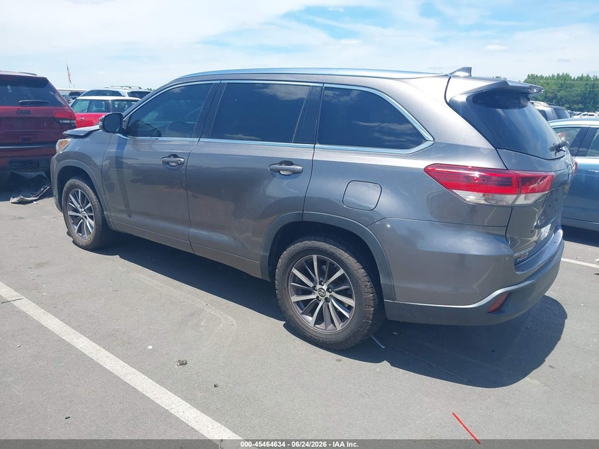 2018 Toyota Highlander VIN 5TDKZRFH7JS533767 IAAI salvage auction — RIGHT FRONT, Salvage (Idaho), sold $8,700 on 2026-07-15 (photo 3)