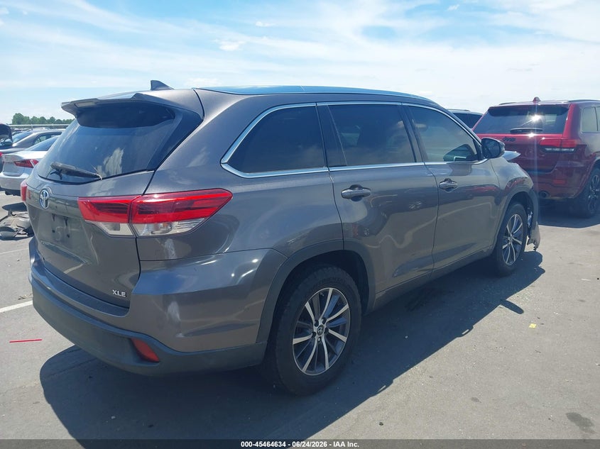 2018 Toyota Highlander VIN 5TDKZRFH7JS533767 IAAI salvage auction — RIGHT FRONT, Salvage (Idaho), sold $8,700 on 2026-07-15 (photo 4)