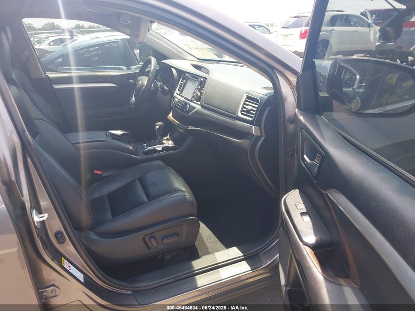 2018 Toyota Highlander VIN 5TDKZRFH7JS533767 IAAI salvage auction — RIGHT FRONT, Salvage (Idaho), sold $8,700 on 2026-07-15 (photo 5)