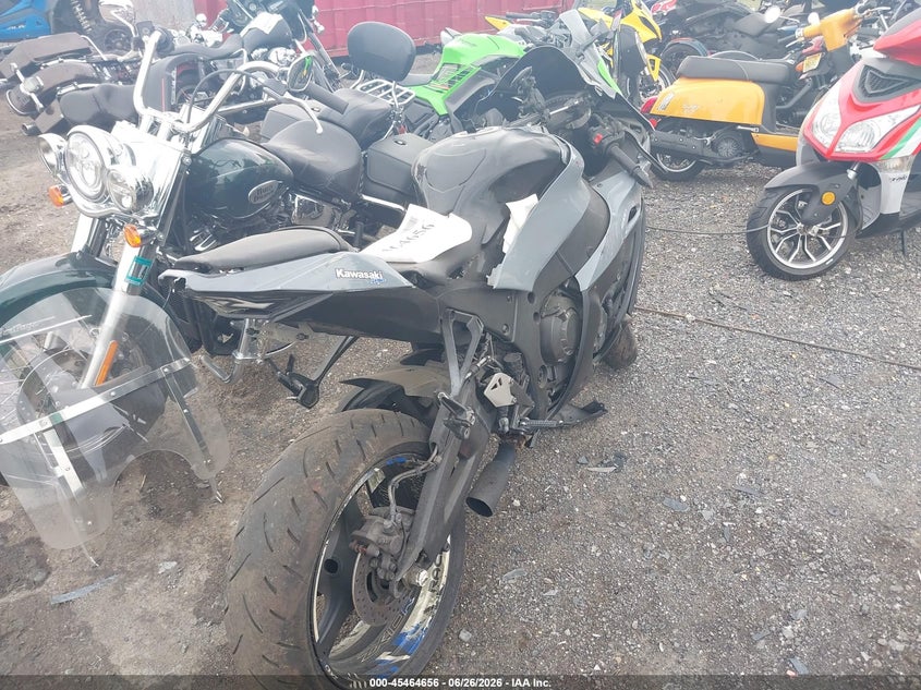 2016 Kawasaki Zx VIN JKAZXCS14GA004447 IAAI salvage auction — SIDE, Salvage (Pennsylvania), sold $3,750 on 2026-07-15 (photo 4)