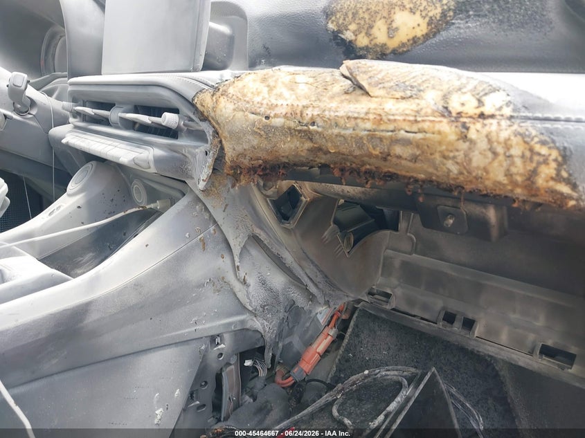 2024 Dodge Hornet VIN ZACPDFDW4R3A25034 IAAI salvage auction — INTERIOR BURN, Wait Title, sold $7,400 on 2026-08-27 (photo 6)