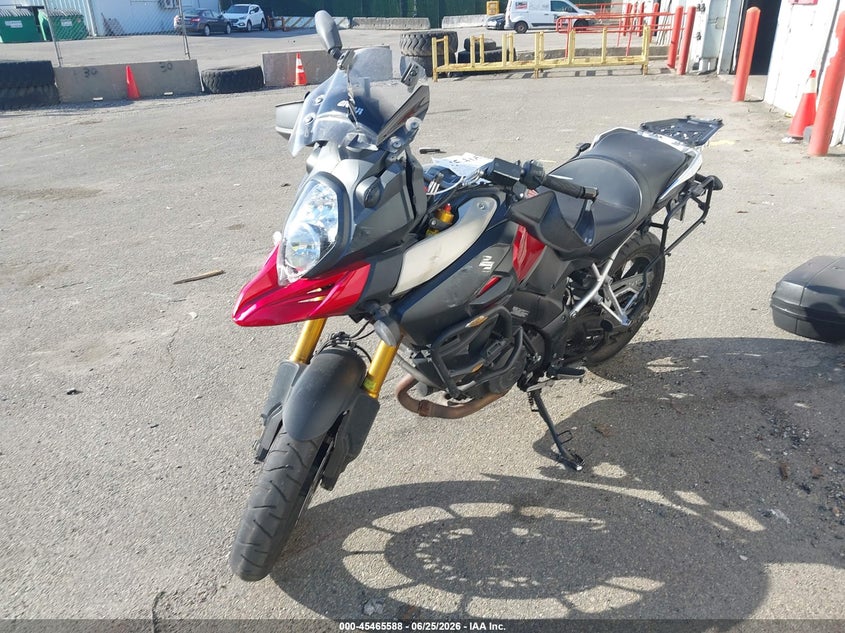 2014 Suzuki VIN JS1VU51A8E2100884 IAAI salvage auction — SIDE, Salvage Title, sold $800 on 2026-07-28 (photo 2)