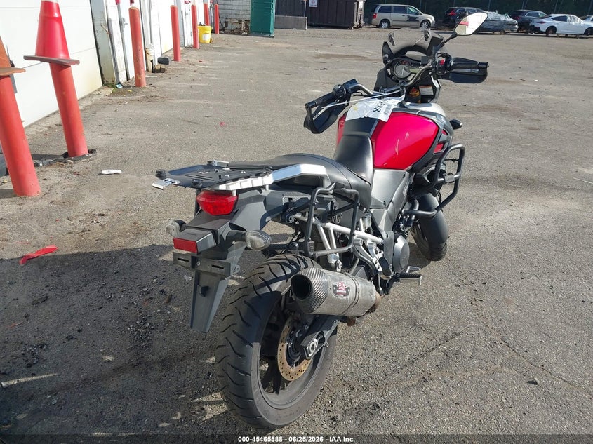 2014 Suzuki VIN JS1VU51A8E2100884 IAAI salvage auction — SIDE, Salvage Title, sold $800 on 2026-07-28 (photo 4)