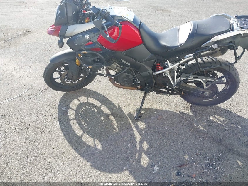 2014 Suzuki VIN JS1VU51A8E2100884 IAAI salvage auction — SIDE, Salvage Title, sold $800 on 2026-07-28 (photo 9)