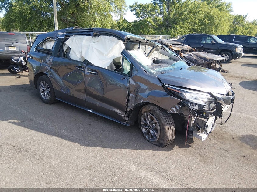 2021 Toyota Sienna VIN 5TDYRKEC0MS028648 IAAI salvage auction — FRONT END, Salvage Title, sold $1,900 on 2026-07-20 (photo 1)