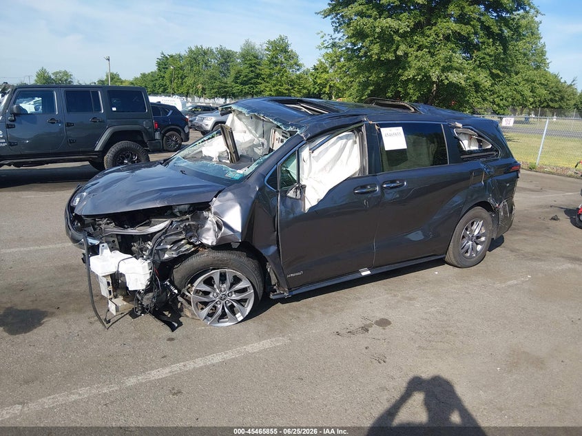2021 Toyota Sienna VIN 5TDYRKEC0MS028648 IAAI salvage auction — FRONT END, Salvage Title, sold $1,900 on 2026-07-20 (photo 2)