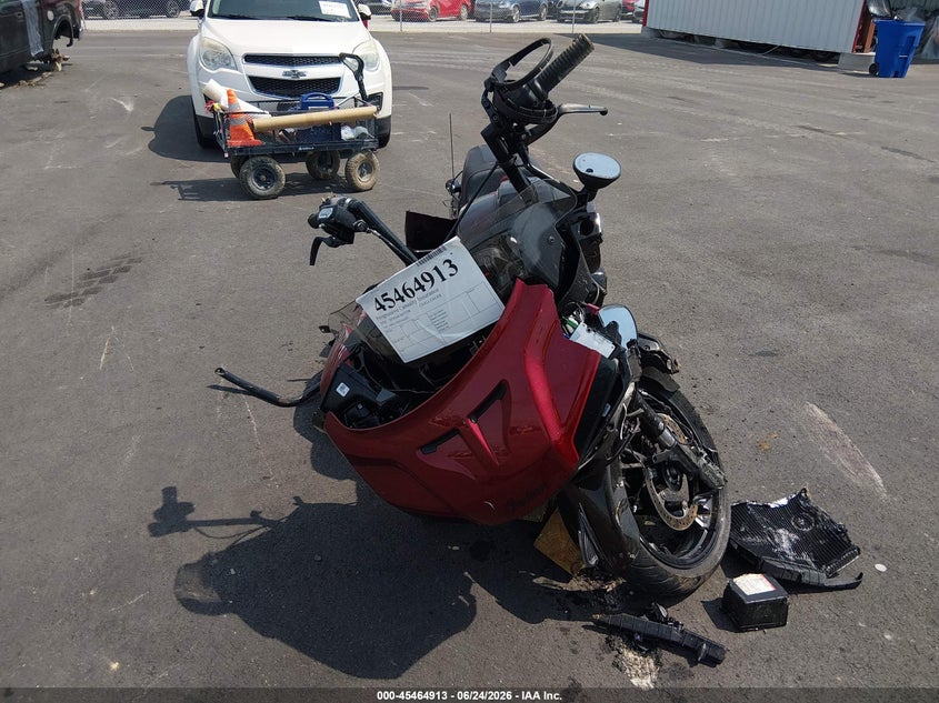 2026 Indian motorcycle co. Challenger VIN 56KLCESS0T3442452 IAAI salvage auction — ALL OVER, Wait Title, sold $100 on 2026-09-29 (photo 4)
