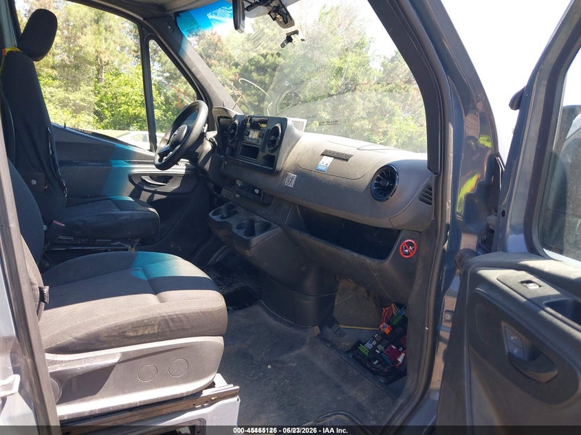 2019 Mercedes-benz Sprinter VIN WD4PF0CD4KP054283 IAAI salvage auction — LEFT & RIGHT, Original (Kentucky), sold $5,000 on 2026-07-08 (photo 5)