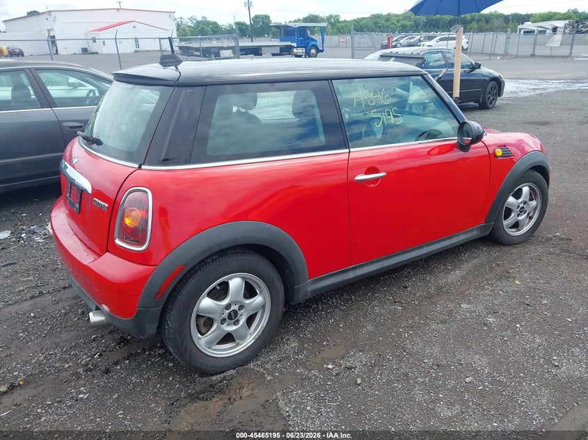 2008 Mini Hardtop VIN WMWMF33598TT66068 IAAI salvage auction — NORMAL WEAR, Clear (Virginia), sold $275 on 2026-07-21 (photo 4)
