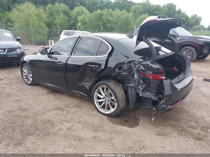 2017 Alfa romeo Giulia VIN ZARFAEDN7H7551514 IAAI salvage auction — REAR END, Wait Title, sold $2,375 on 2026-09-02 (photo 3)