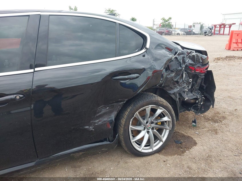 2017 Alfa romeo Giulia VIN ZARFAEDN7H7551514 IAAI salvage auction — REAR END, Wait Title, sold $2,375 on 2026-09-02 (photo 6)