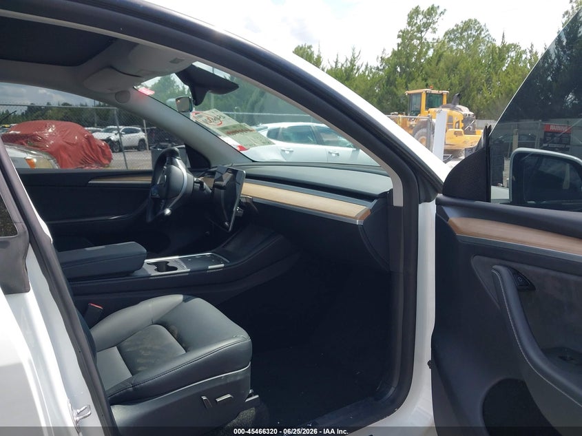 2024 Tesla Model y VIN 7SAYGDED0RA328180 IAAI salvage auction — REAR END, Rebuildable (Florida), sold $8,350 on 2026-07-23 (photo 5)