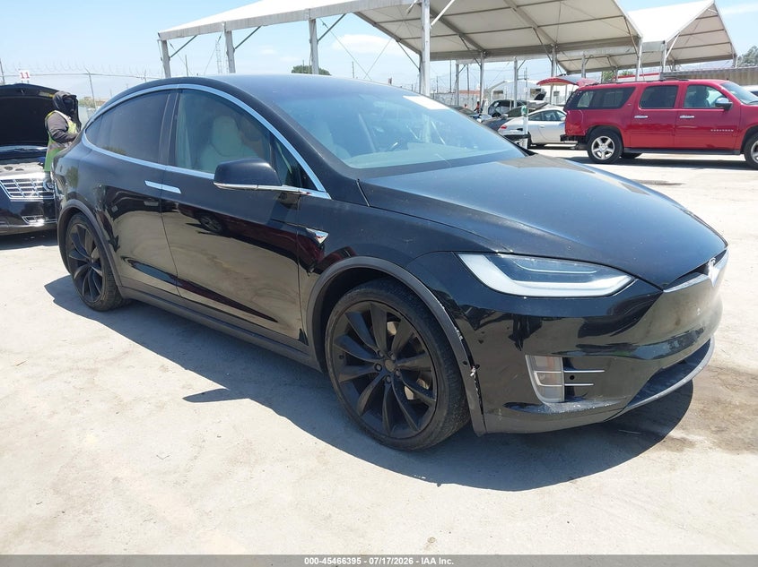 2020 Tesla Model x VIN 5YJXCBE26LF217991 — IAAI salvage auction photo