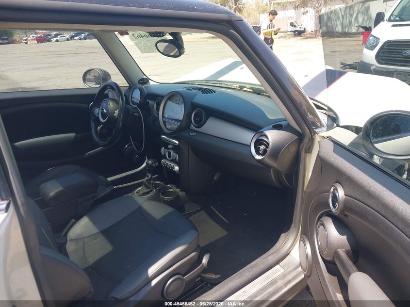 2010 Mini Cooper VIN WMWMF3C54ATZ63182 IAAI salvage auction — NORMAL WEAR, Salvage (California), sold $275 on 2026-07-28 (photo 5)