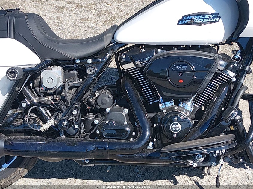 2025 Harley-davidson Road glide VIN 1HD1KH715SB618058 IAAI salvage auction — FRONT END, Salvage (Ohio), sold $14,800 on 2026-07-14 (photo 8)