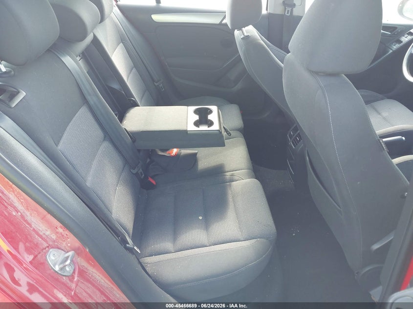 2013 Volkswagen Golf VIN WVWDM7AJ7DW132942 IAAI salvage auction — NORMAL WEAR, Clear (Illinois), sold $675 on 2026-07-22 (photo 8)