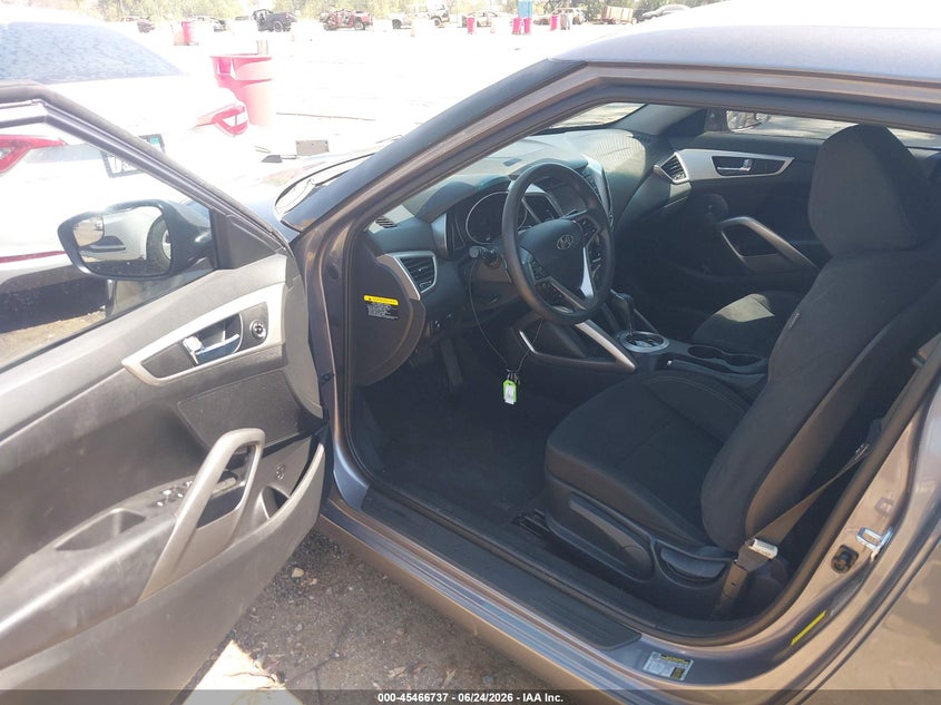 2016 Hyundai Veloster VIN KMHTC6AD9GU265782 IAAI salvage auction — RIGHT SIDE, Salvage (California), sold $1,050 on 2026-07-07 (photo 5)