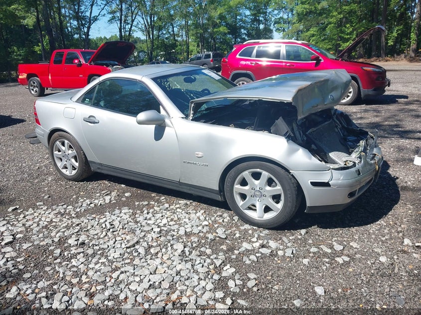 1998 Mercedes-benz Slk-klasse VIN WDBKK47F6WF069753 IAAI salvage auction — FRONT END, Clear (Virginia), sold $225 on 2026-07-28 (photo 1)