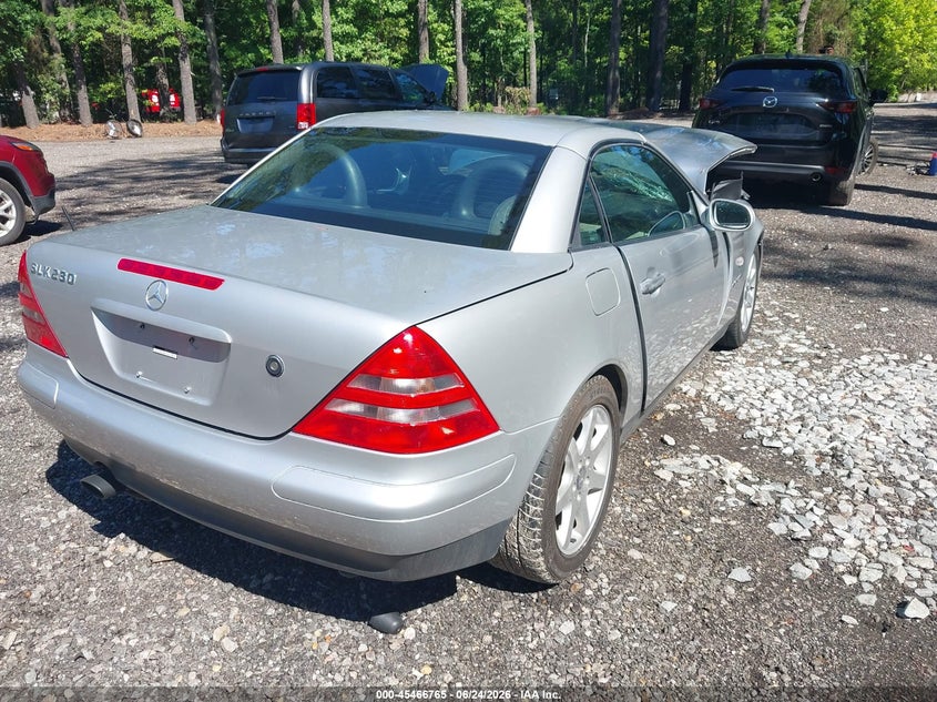 1998 Mercedes-benz Slk-klasse VIN WDBKK47F6WF069753 IAAI salvage auction — FRONT END, Clear (Virginia), sold $225 on 2026-07-28 (photo 4)