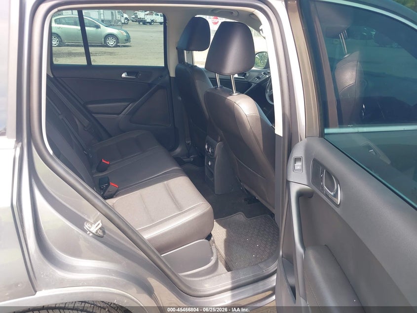 2015 Volkswagen Tiguan VIN WVGAV7AX9FW506082 IAAI salvage auction — NORMAL WEAR, Clear (Virginia), sold $825 on 2026-07-24 (photo 8)