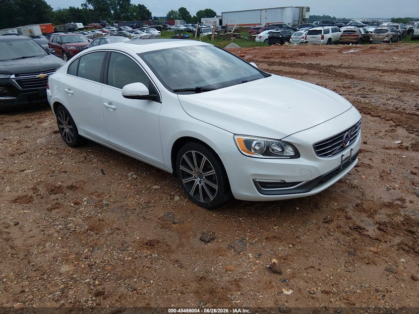 2017 Volvo VIN LYV402HK8HB126155 IAAI salvage auction — REAR END, Salvage (Missouri), sold $2,000 on 2026-07-27 (photo 1)