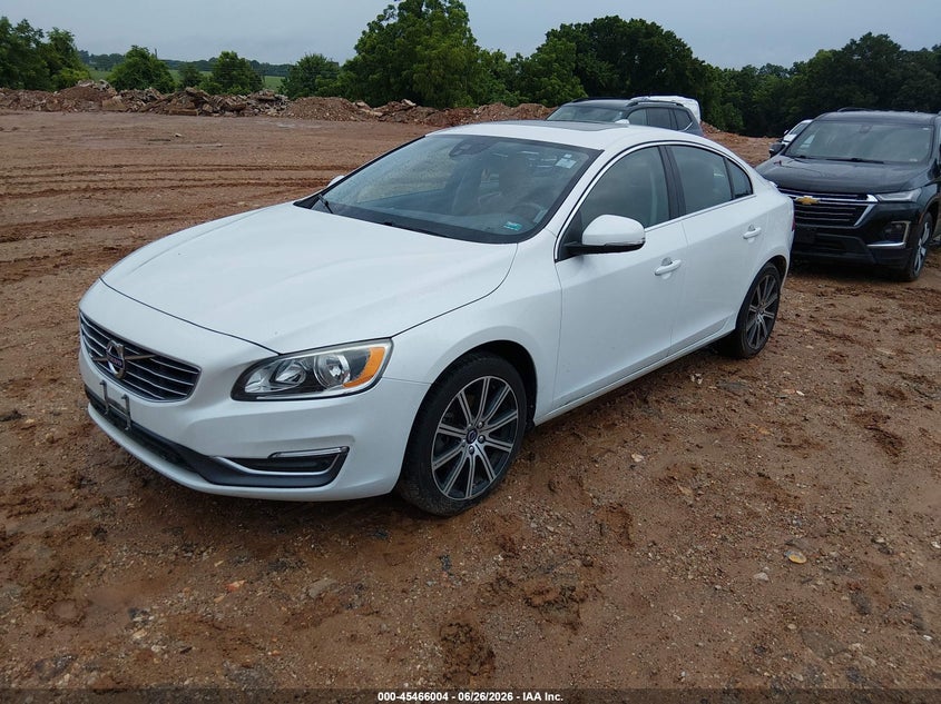 2017 Volvo VIN LYV402HK8HB126155 IAAI salvage auction — REAR END, Salvage (Missouri), sold $2,000 on 2026-07-27 (photo 2)